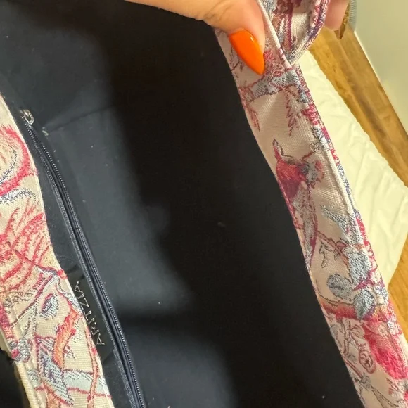 Aritzia Keep Tote - Picture 3 of 6